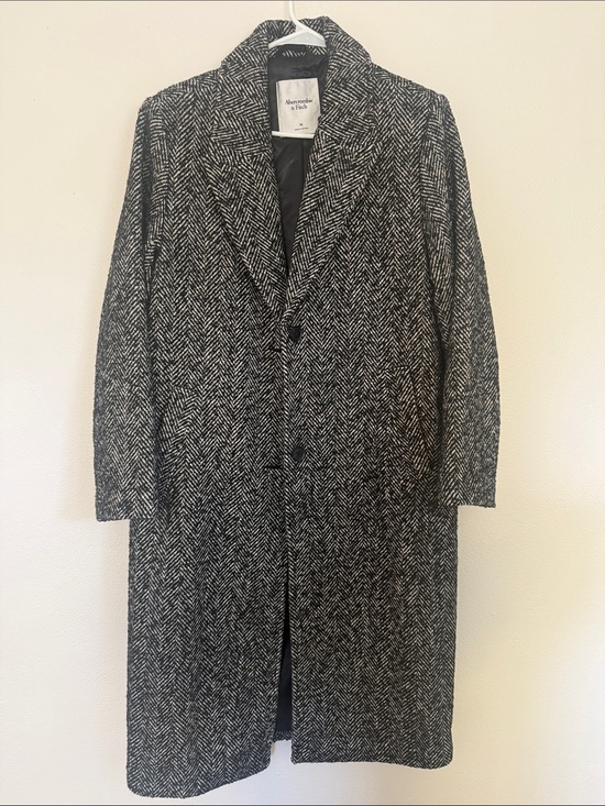 Abercrombie & Fitch Jackets & Blazers - Abercrombie & Fitch Women’s Black & White Herringbone Coat